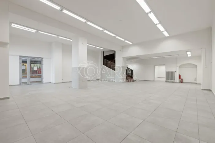 Pronájem obchodního prostoru, Nový Jičín, Masarykovo nám., 470 m2