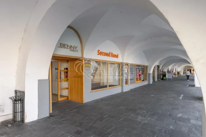 Pronájem obchodního prostoru, Nový Jičín, Masarykovo nám., 470 m2