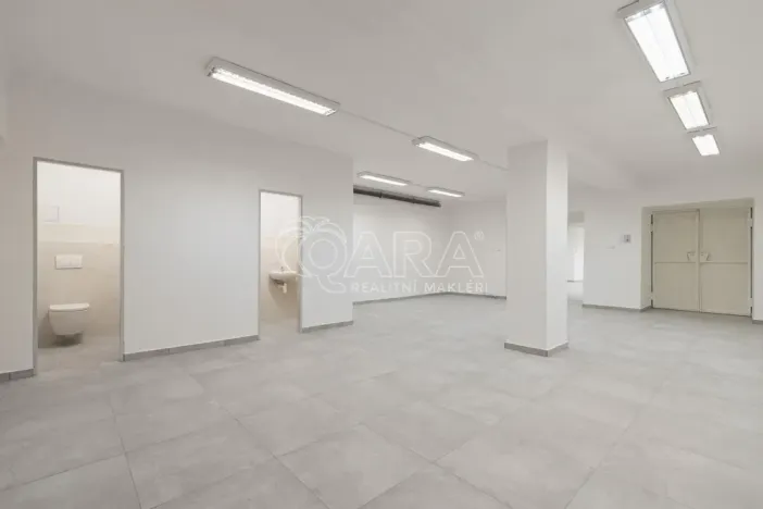 Pronájem obchodního prostoru, Nový Jičín, Masarykovo nám., 470 m2