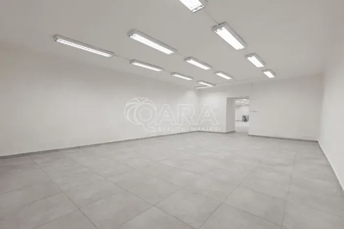Pronájem obchodního prostoru, Nový Jičín, Masarykovo nám., 470 m2