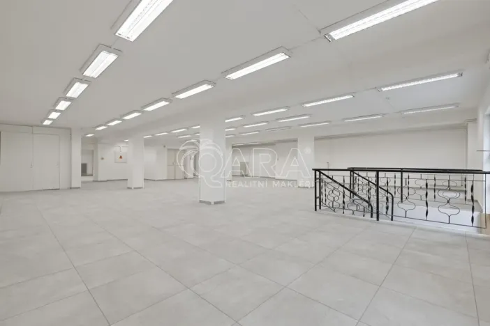 Pronájem obchodního prostoru, Nový Jičín, Masarykovo nám., 470 m2
