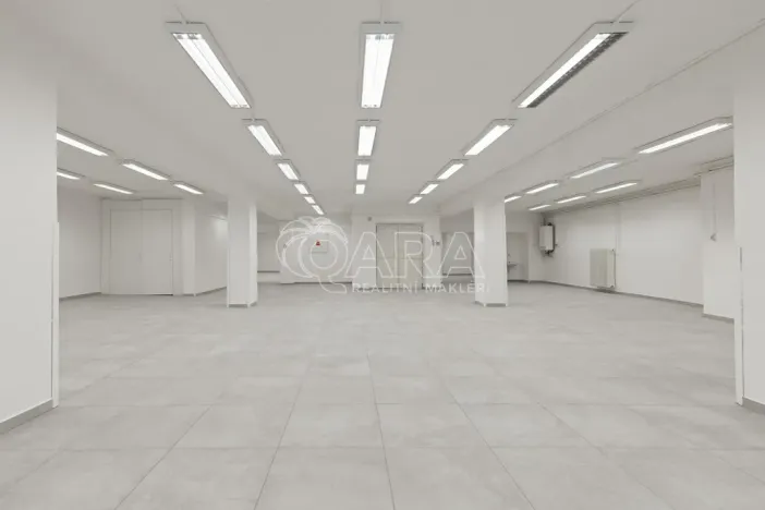 Pronájem obchodního prostoru, Nový Jičín, Masarykovo nám., 470 m2