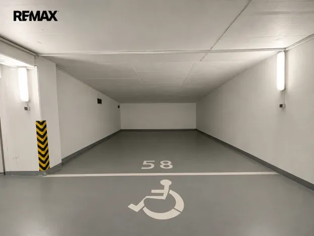 Prodej garážového stání, Praha - Troja, Vřesová, 30 m2