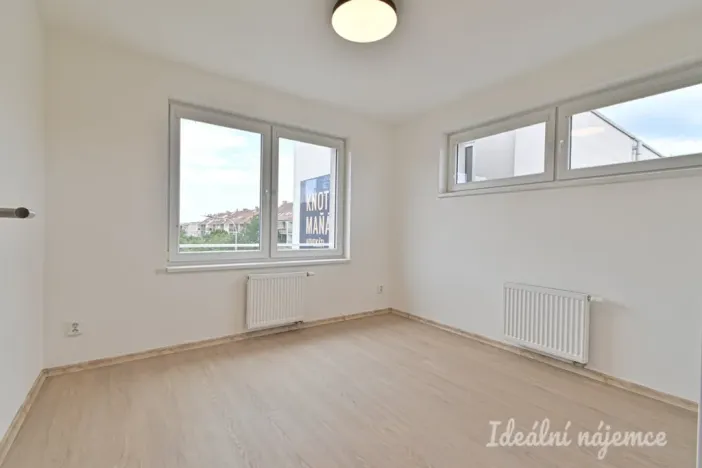 Pronájem bytu 2+kk, Brno - Slatina, Kobylnická, 34 m2