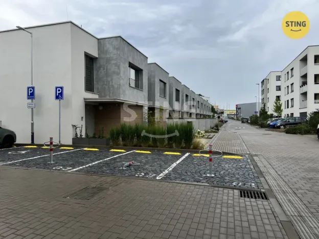Pronájem garážového stání, Pardubice - Pardubičky, 18 m2
