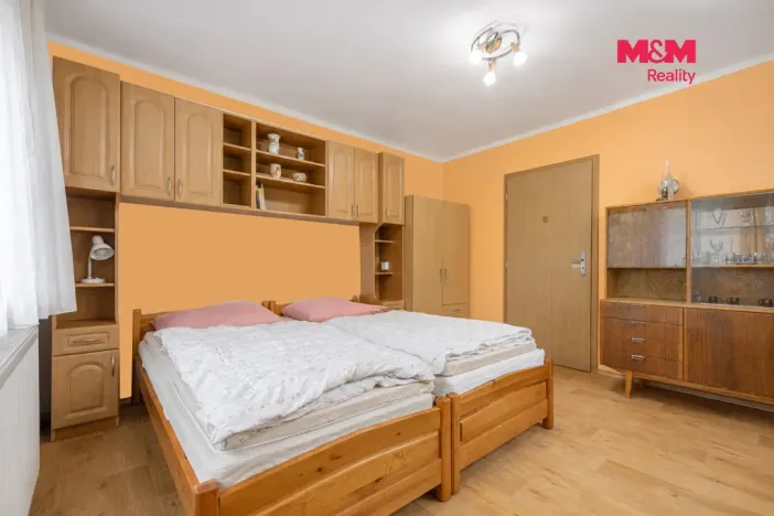 Prodej rodinného domu, Velké Karlovice, 245 m2