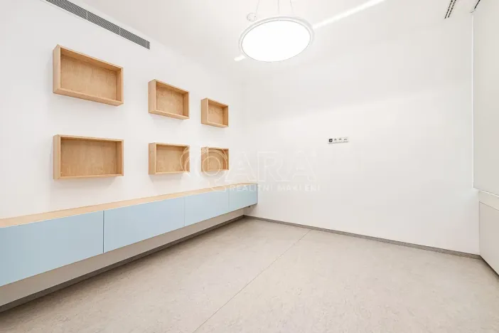 Pronájem obchodního prostoru, Praha - Žižkov, Jeseniova, 240 m2