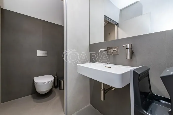 Pronájem obchodního prostoru, Praha - Žižkov, Jeseniova, 240 m2