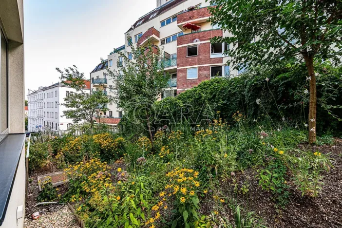 Pronájem obchodního prostoru, Praha - Žižkov, Jeseniova, 240 m2