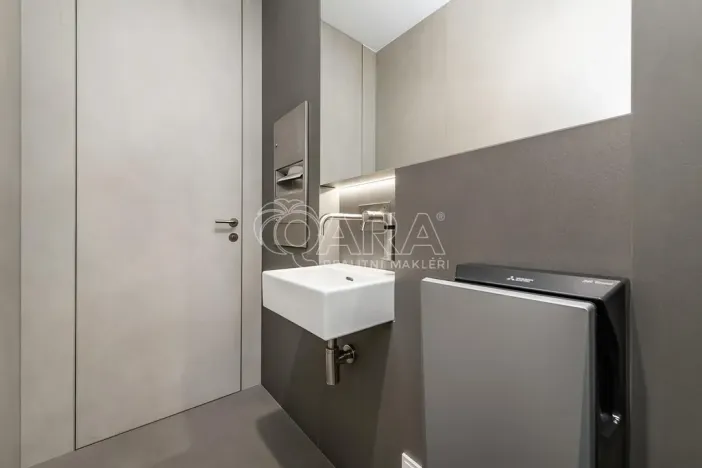 Pronájem obchodního prostoru, Praha - Žižkov, Jeseniova, 240 m2