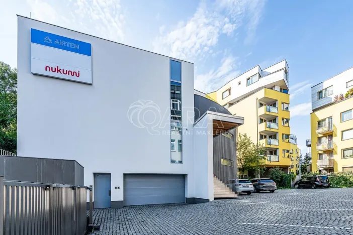 Pronájem obchodního prostoru, Praha - Žižkov, Jeseniova, 240 m2
