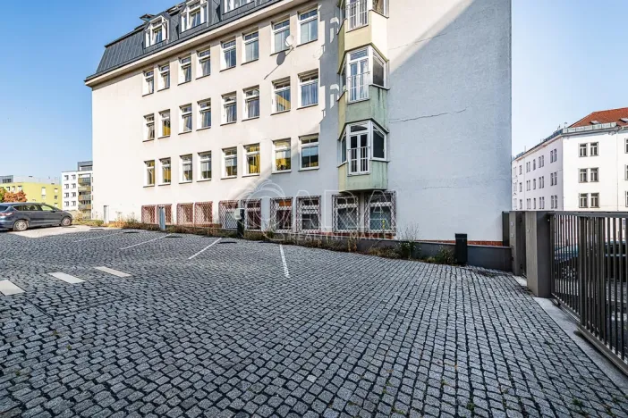 Pronájem obchodního prostoru, Praha - Žižkov, Jeseniova, 240 m2