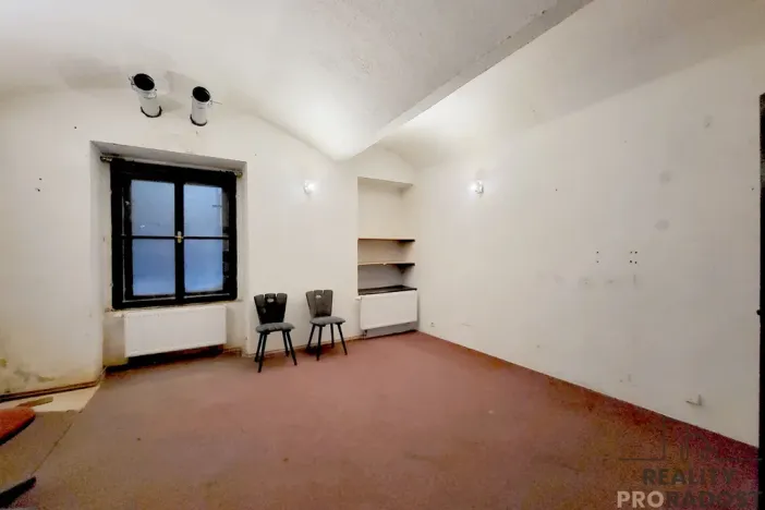 Pronájem obchodního prostoru, Praha, Petřínská, 135 m2