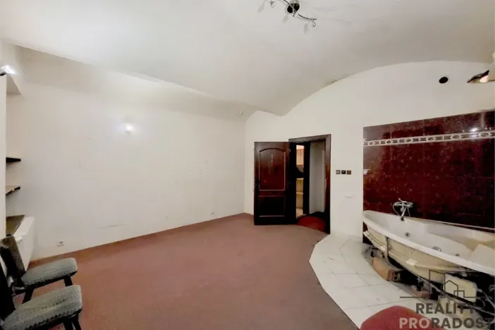 Pronájem obchodního prostoru, Praha, Petřínská, 135 m2