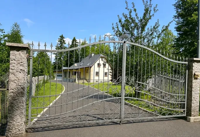 Prodej rodinného domu, Plesná, Sokolská, 200 m2