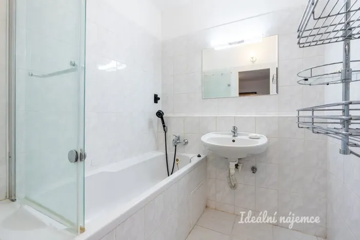 Pronájem bytu 3+1, Praha - Kobylisy, Chotovická, 71 m2