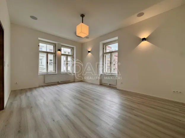 Pronájem bytu 2+1, Praha - Vinohrady, Vocelova, 83 m2