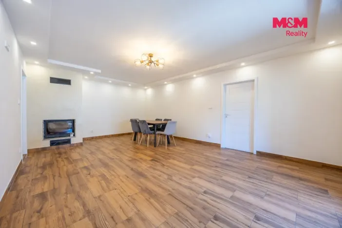 Prodej rodinného domu, Krásný Dvůr - Chrašťany, 206 m2