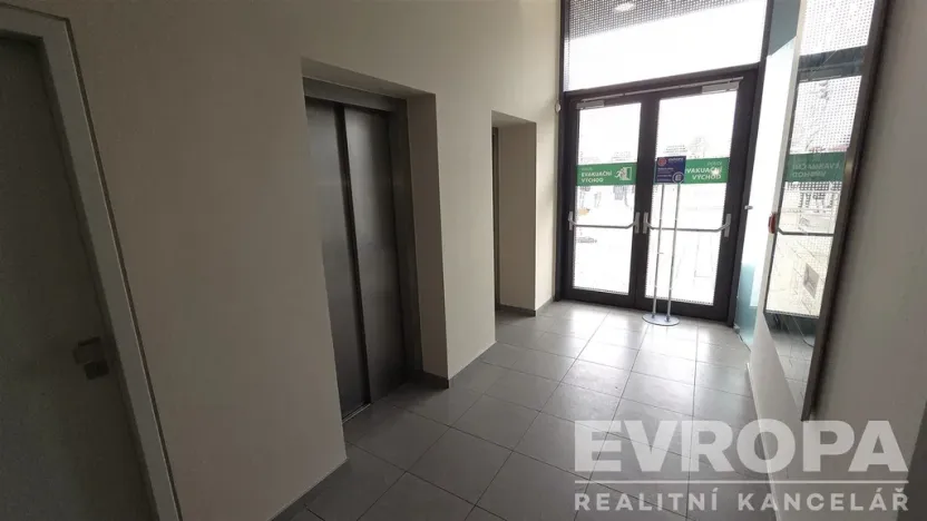 Pronájem kanceláře, Pardubice - Zelené Předměstí, třída Míru, 24 m2