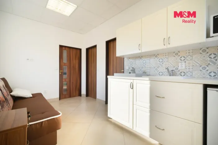 Prodej obchodního prostoru, Lázně Bohdaneč, Škroupova, 202 m2