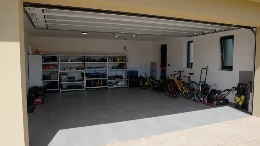 Prodej rodinného domu, Dynín, 219 m2