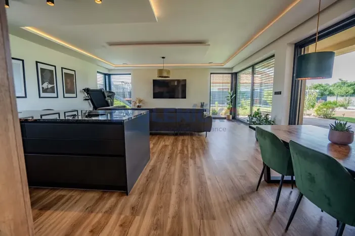 Prodej rodinného domu, Dynín, 219 m2