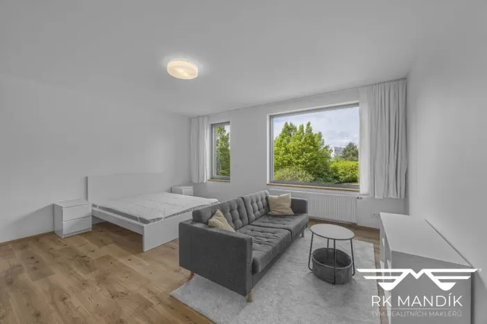 Pronájem bytu 1+kk, Praha - Prosek, Valečovská, 45 m2