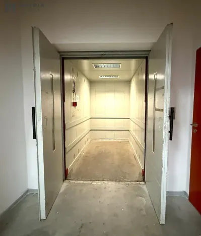 Pronájem skladu, Praha - Čakovice, Cukrovarská, 468 m2