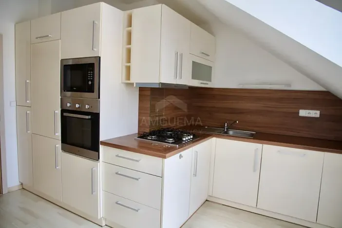 Pronájem bytu 3+1, Karlovy Vary, Moskevská, 80 m2