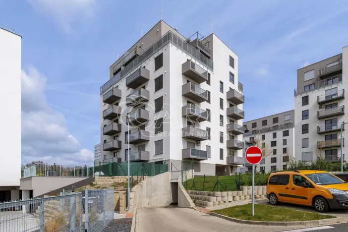 Pronájem bytu 1+kk, Praha - Hloubětín, Za černým mostem, 35 m2
