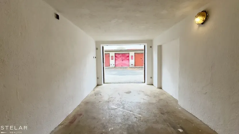 Pronájem garáže, Třebíč, Kubišova, 19 m2