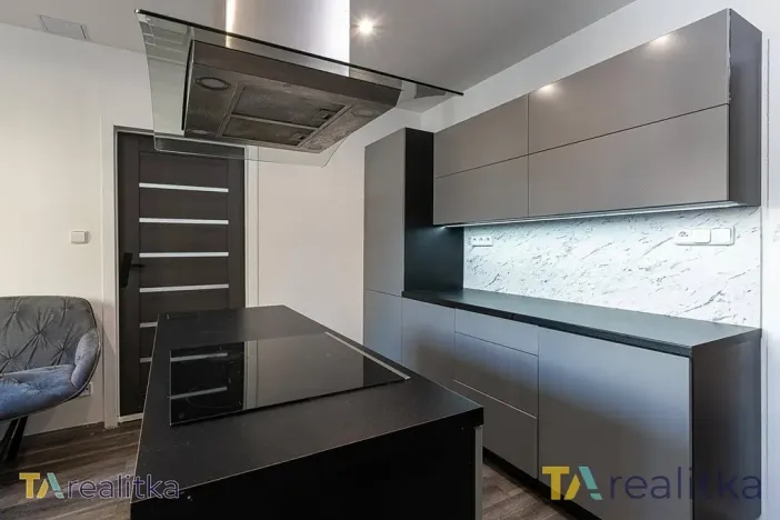 Prodej bytu 3+1, Orlová, Adamusova, 65 m2