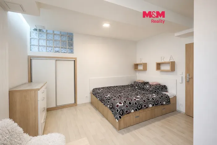 Pronájem bytu 1+kk, Louny, Sladkovského, 28 m2