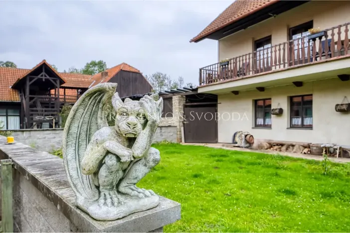 Prodej ubytování, Červená Lhota, 1220 m2