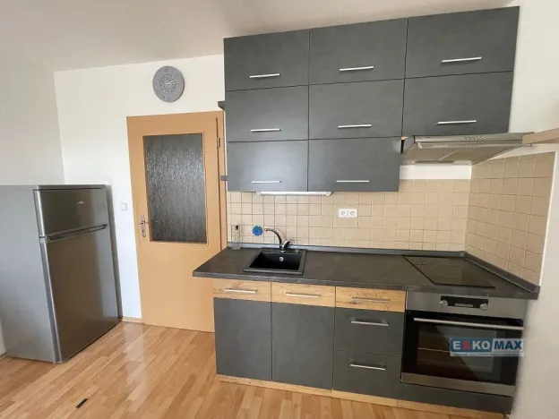 Pronájem bytu 1+kk, Břeclav, Seniorů, 34 m2