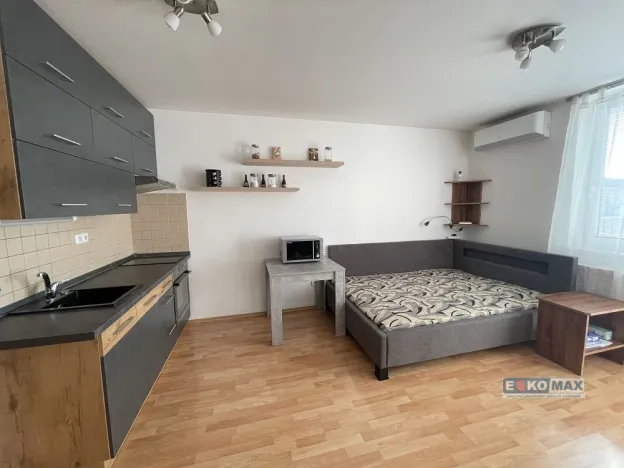 Pronájem bytu 1+kk, Břeclav, Seniorů, 34 m2