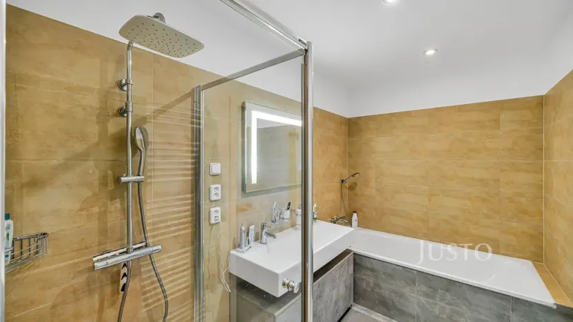 Prodej komerční nemovitosti, Turnov, 401 m2