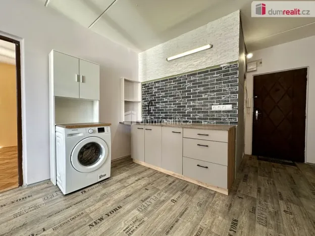 Prodej bytu 1+1, Karlovy Vary - Rybáře, Chomutovská, 38 m2