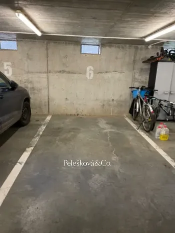 Prodej garážového stání, Praha, Formanská, 19 m2