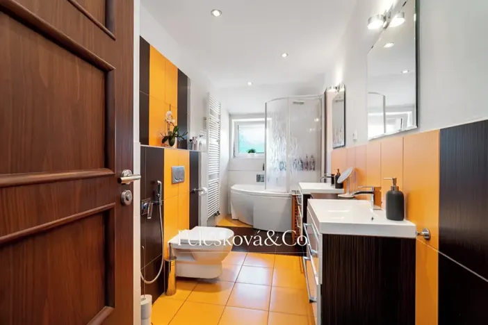 Prodej vícegeneračního domu, Praha - Štěrboholy, Pod areálem, 333 m2