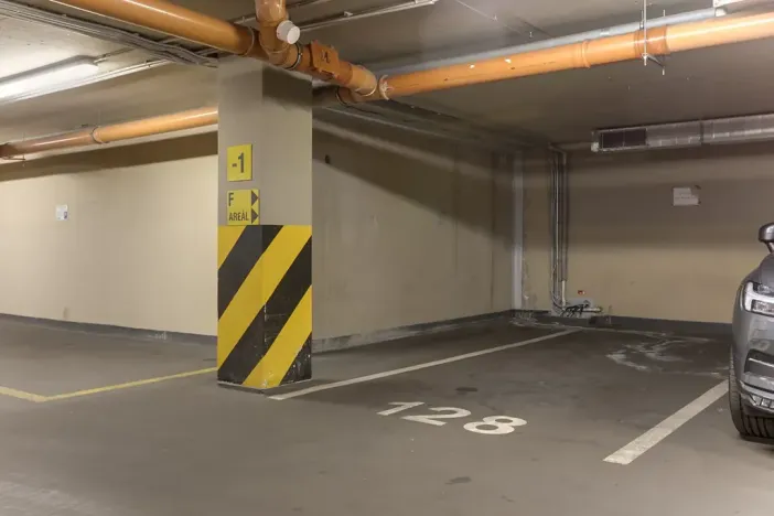 Pronájem garážového stání, Praha, Korunní, 12 m2