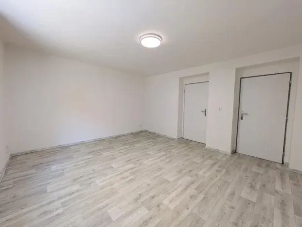 Pronájem bytu 1+1, Karlovy Vary - Stará Role, Závodu míru, 54 m2