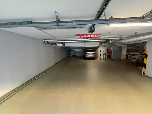 Prodej garážového stání, Praha - Jinonice, Břežánecká, 20 m2