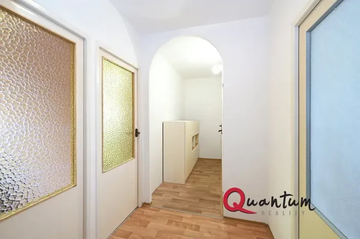 Pronájem bytu 3+1, Praha - Prosek, Veltruská, 60 m2