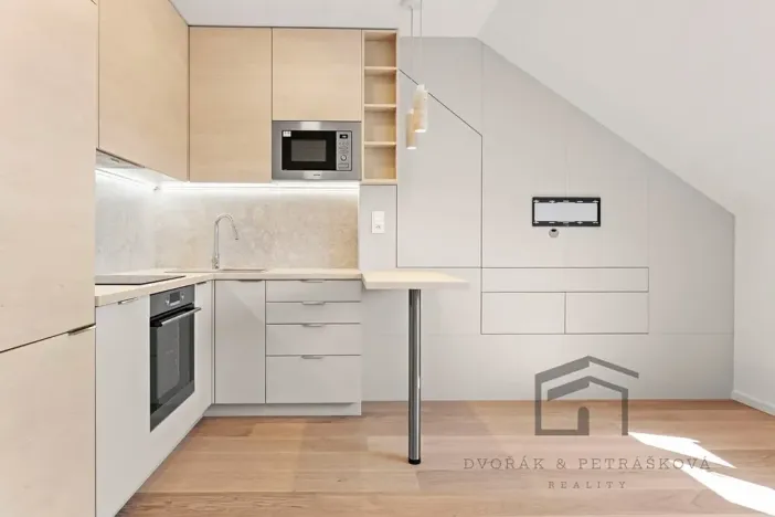 Pronájem bytu 2+kk, Praha - Nusle, U křížku, 36 m2