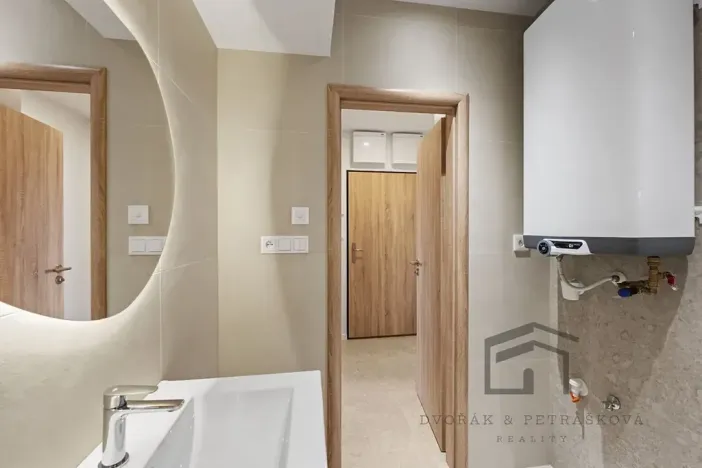 Pronájem bytu 2+kk, Praha - Nusle, U křížku, 36 m2