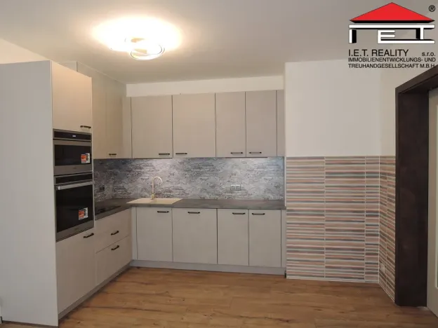 Pronájem bytu 3+kk, Praha - Vysočany, Kabešova, 82 m2