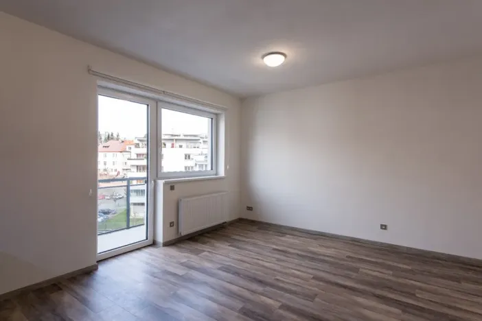 Pronájem bytu 1+kk, Plzeň, Pod Záhorskem, 447 m2