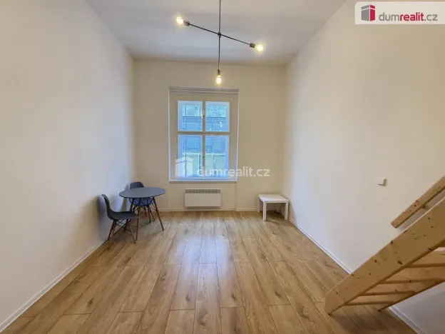 Pronájem bytu 1+kk, Praha - Smíchov, Na Valentince, 42 m2