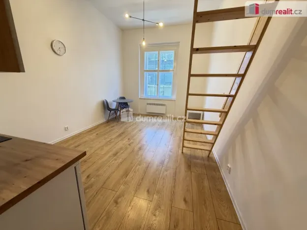 Pronájem bytu 1+kk, Praha - Smíchov, Na Valentince, 42 m2